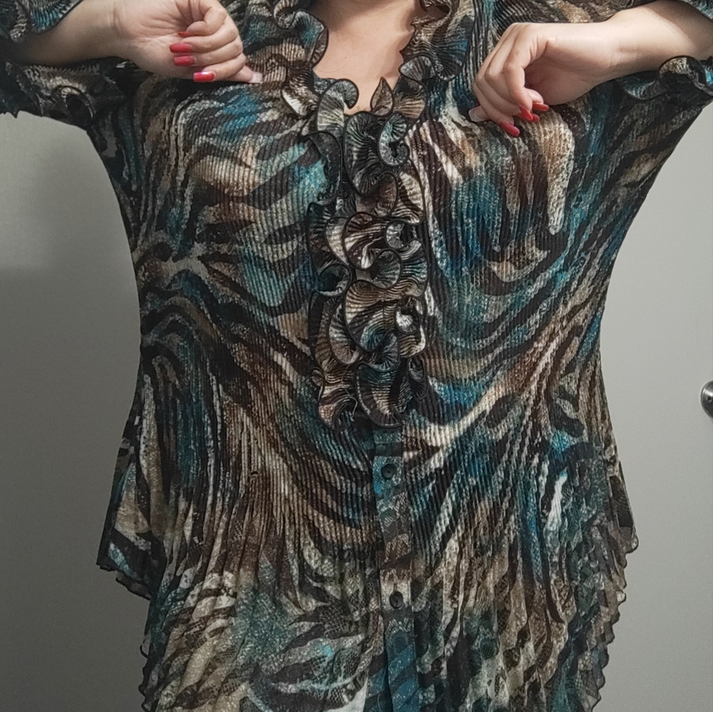 Scallop Ruffled  Top - Picture 3 of 8